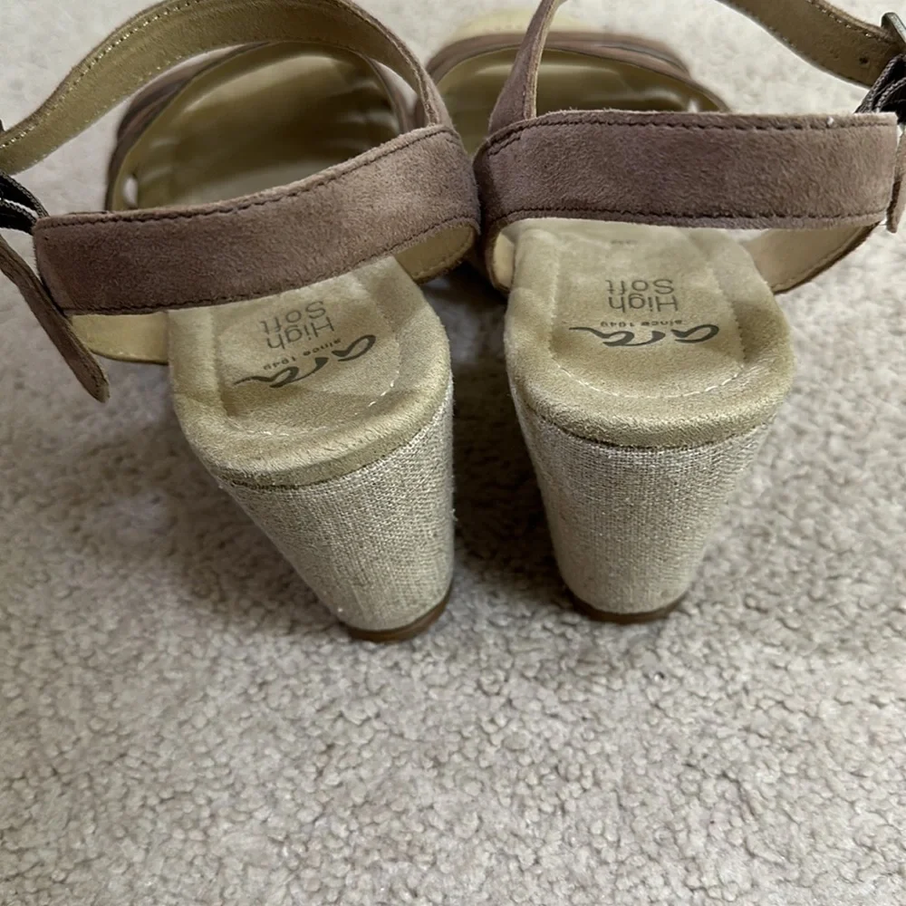 ARA WEDGE HEELS - TAUPE SIZE 8.5-9 (EU39)